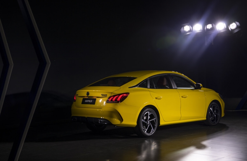 261-сильная новинка и "недорогой" седан от MG появятся в России уже в 2024 году: озвучены планы компании