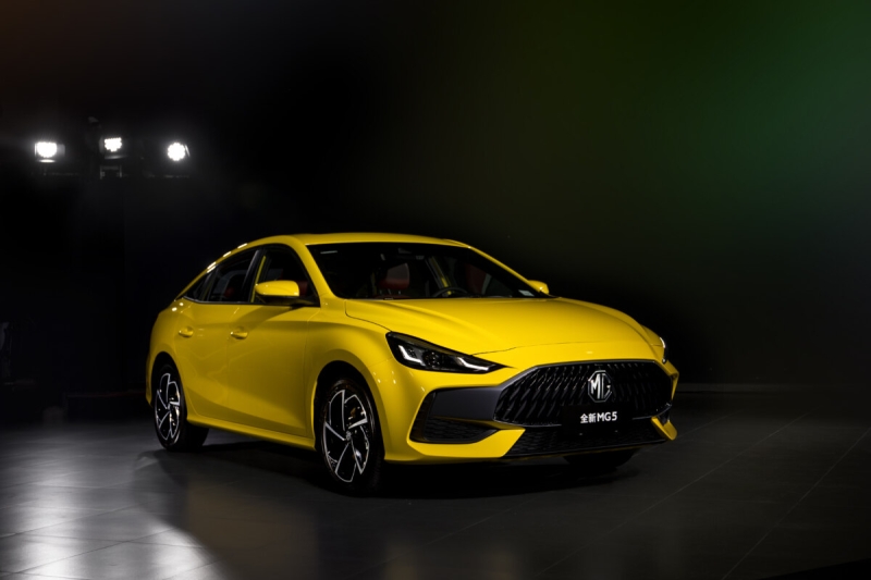 261-сильная новинка и "недорогой" седан от MG появятся в России уже в 2024 году: озвучены планы компании