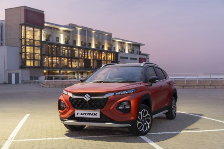 Дилер из Петербурга предложил очень дешевый кроссовер от Suzuki: цены на Fronx рухнули