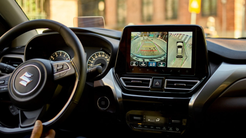 Дилер из Петербурга предложил очень дешевый кроссовер от Suzuki: цены на Fronx рухнули