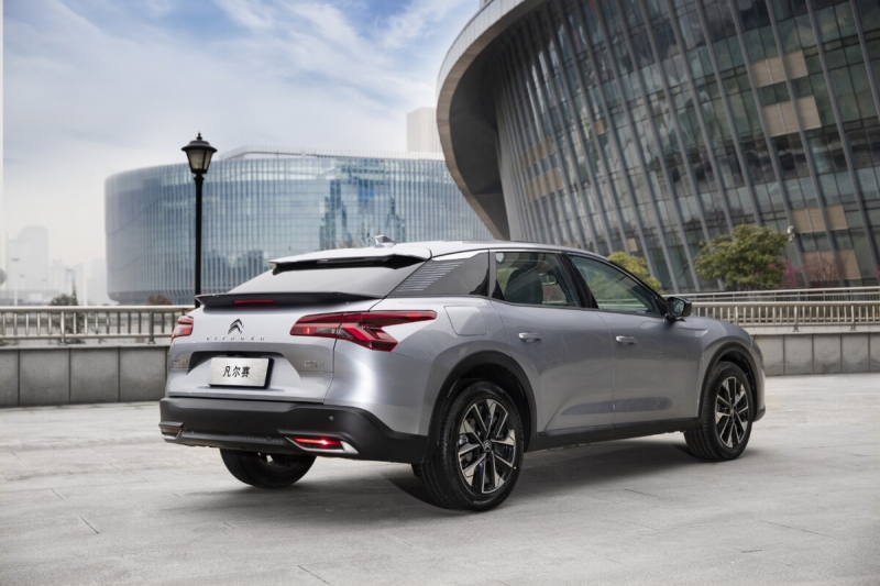 Динамичный и удобный в эксплуатации - Citroen C5 X прошел тест-драйв