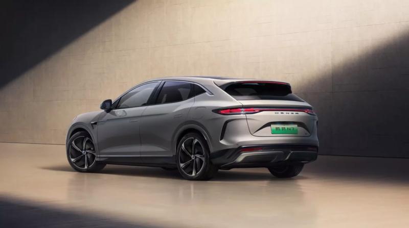 Директор автосалона назвал 4 недостатка нового Denza N7, которые делают кроссовер непригодным для России