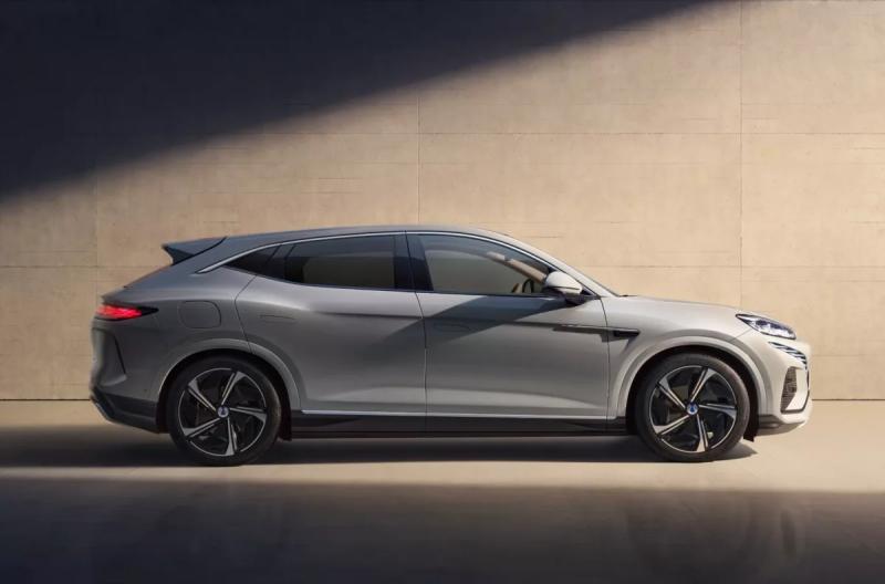 Директор автосалона назвал 4 недостатка нового Denza N7, которые делают кроссовер непригодным для России