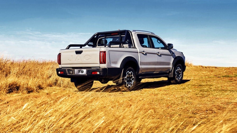 Директор автосалона объяснил, почему новый пикап JAC T9 должен стоить дороже, чем его оценили в России