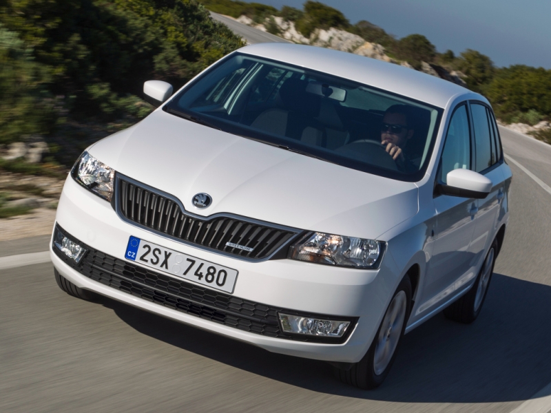 Эксперт назвал оптимальную версию лифтбека Skoda Rapid с пробегом