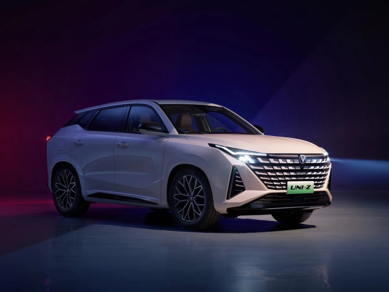 Face ID, два экрана и кузов в стиле Lexus, а цена - 1,5 млн рублей: гибридный кросс Changan Uni-Z готов к дебюту