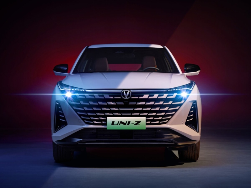 Face ID, два экрана и кузов в стиле Lexus, а цена - 1,5 млн рублей: гибридный кросс Changan Uni-Z готов к дебюту