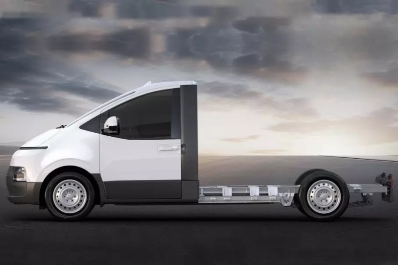 Hyundai превратил минивэн Staria в утилитарный грузовичок: первые фотографии