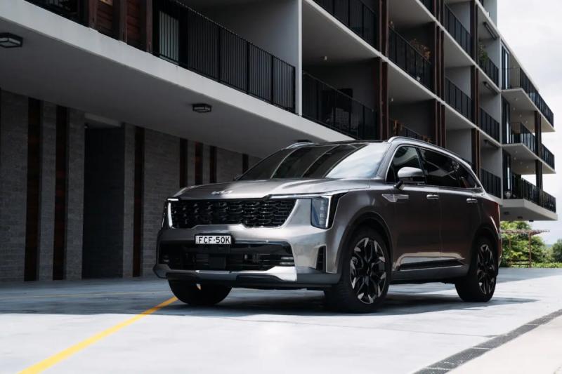 Kia Sorento появился в Казахстане, особенности пикапа ГАЗ-69, спецслужбы купили санкционный Mercedes. Главное к утру