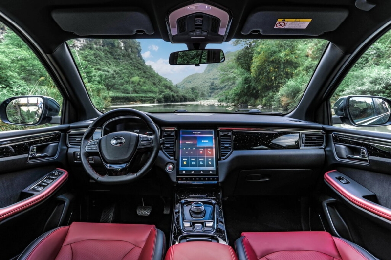 Компания SWM начнет продажу двух новых кроссоверов в России с 20 марта