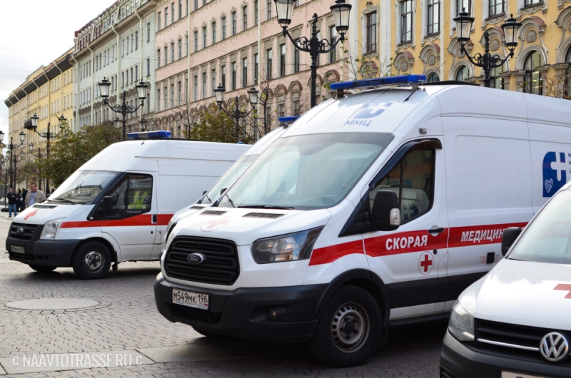 Машинам скорой помощи хотят разрешить таранить автомобили россиян