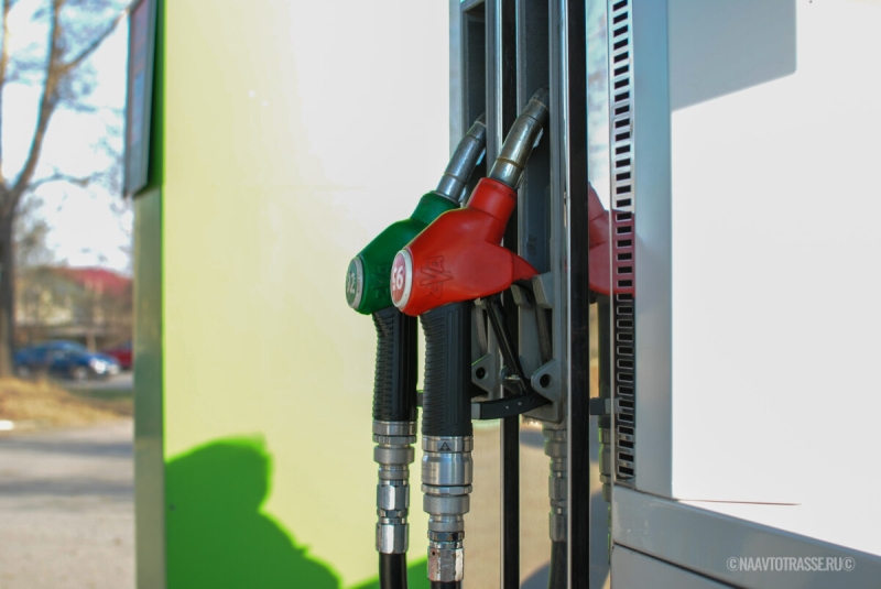 Моторист объяснил, как при заправке авто владельцы выбрасывают деньги на ветер