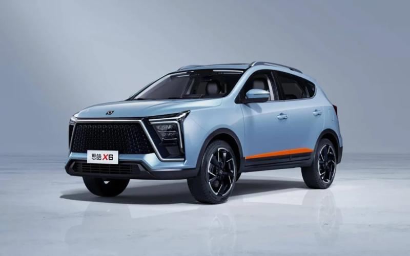 На московском автозаводе стартовало производство нового кроссовера "Москвич 5"