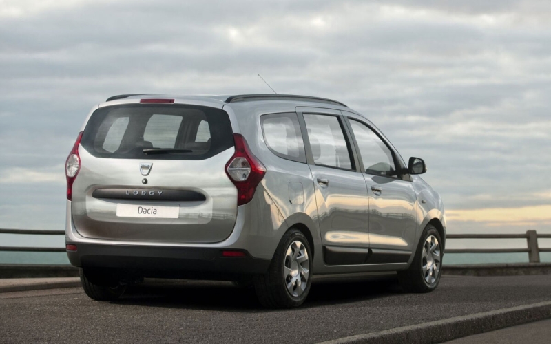 На российский рынок привезли замену Lada Largus от Renault по той же цене