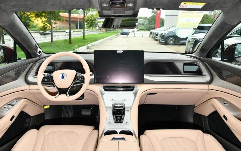 На российский рынок вышел новый кроссовер Denza N7 от Mercedes-Benz