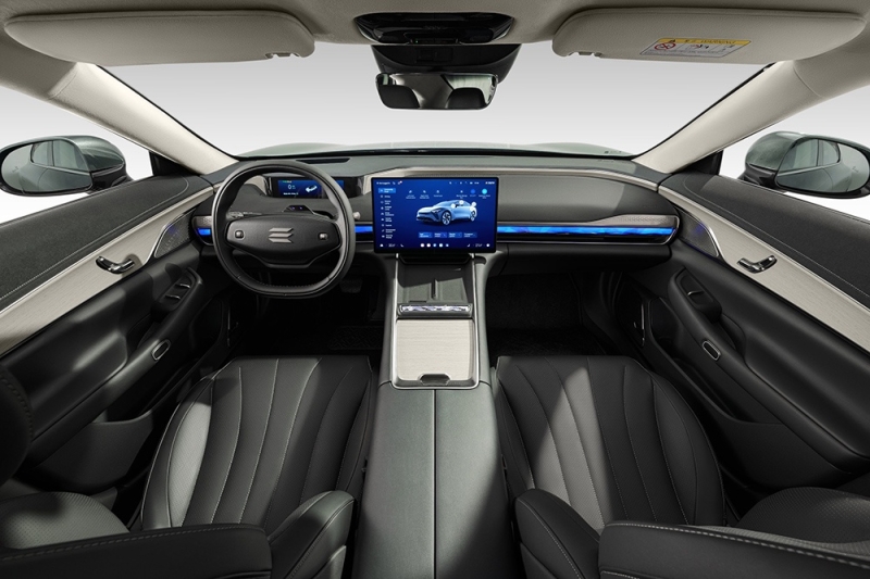 Новинка с автопилотом, 480-сильным мотором, 4WD и панорамой будет такой: показан салон Exlantix ES