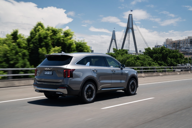 Новый Kia Sorento приближается к российскому рынку: сколько теперь стоит кроссовер?