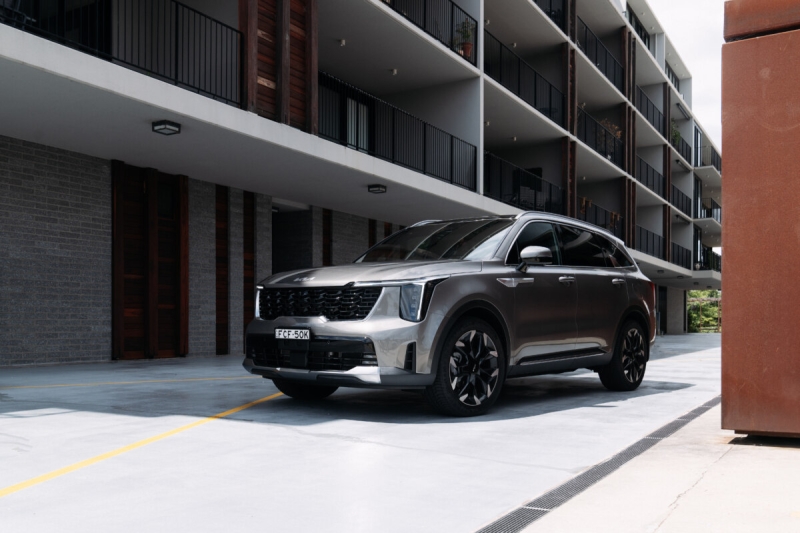 Новый Kia Sorento приближается к российскому рынку: сколько теперь стоит кроссовер?