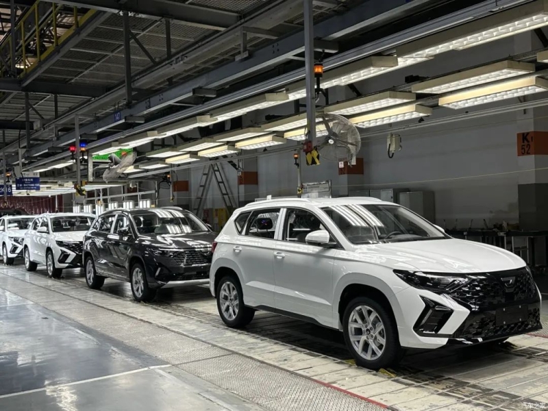 Новый кросс от Volkswagen в России оценили дешевле 2 млн рублей: сколько теперь стоит Jetta VS5?