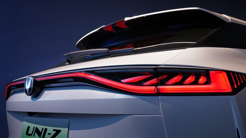 Объявлена дата выхода нового гибридного кроссовера Changan