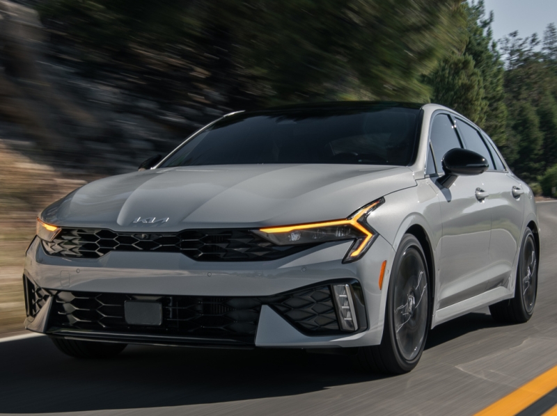 Обновленный седан Kia K5 продается по цене 4,5 миллиона рублей