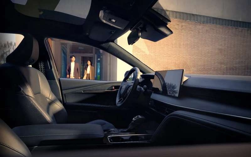 Официально представлена Toyota Camry нового поколения, которая приедет в РФ