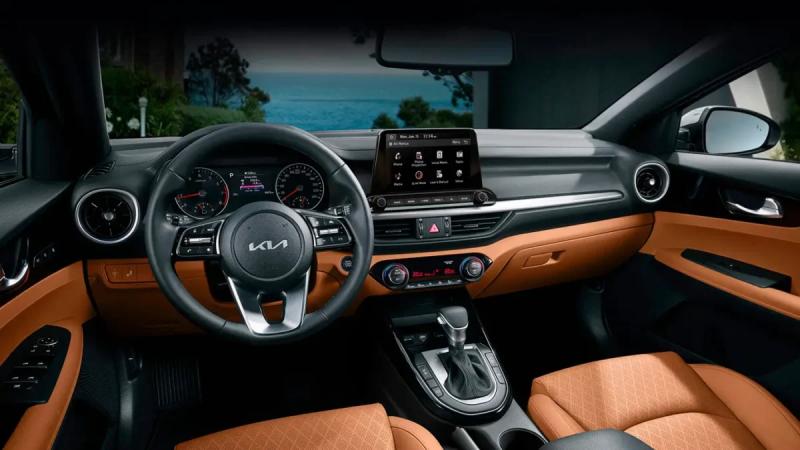 Подборщик авто раскрыл сильные и слабые стороны нового Kia Cerato: они делают седан лучшие "официальных" китайцев