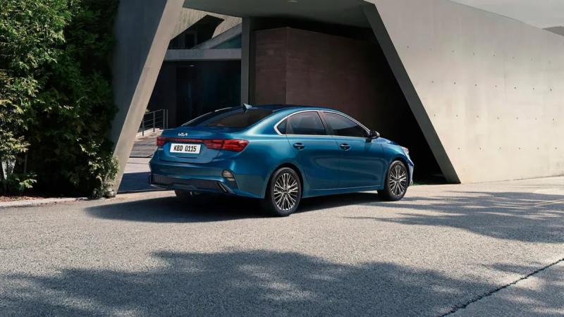 Подборщик авто раскрыл сильные и слабые стороны нового Kia Cerato: они делают седан лучшие "официальных" китайцев