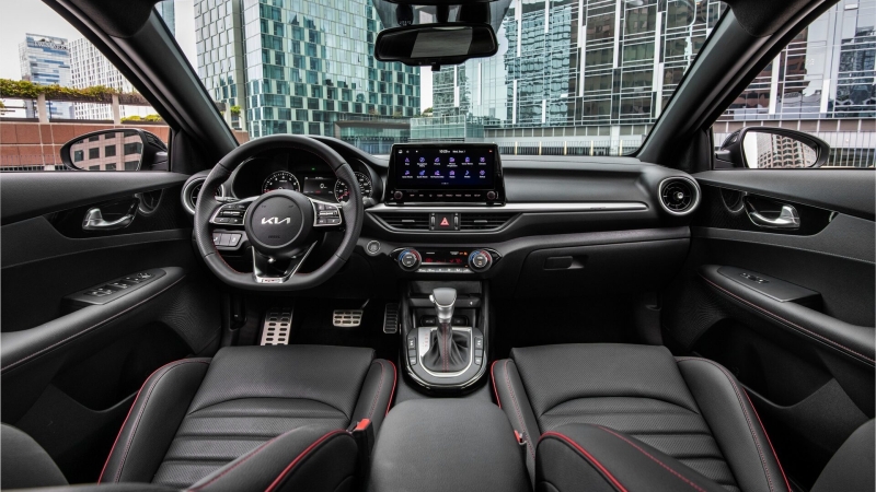 Популярный и надежный седан Kia вернулся на российский рынок. Сколько он стоит теперь