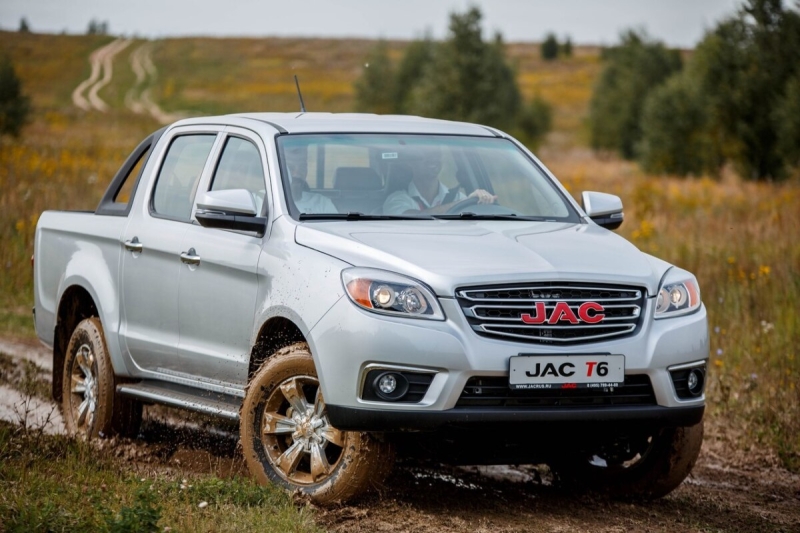 Портал CarsWeek составил ТОП-10 самых недорогих пикапов в России в марте