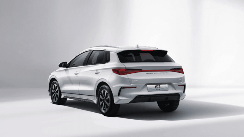 Посмотрите, каким получился новый китайский кроссовер по цене &laquo;Гранты&raquo;