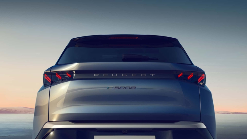 Представлен Peugeot E-5008: первый в своем роде электрический семиместный кроссовер
