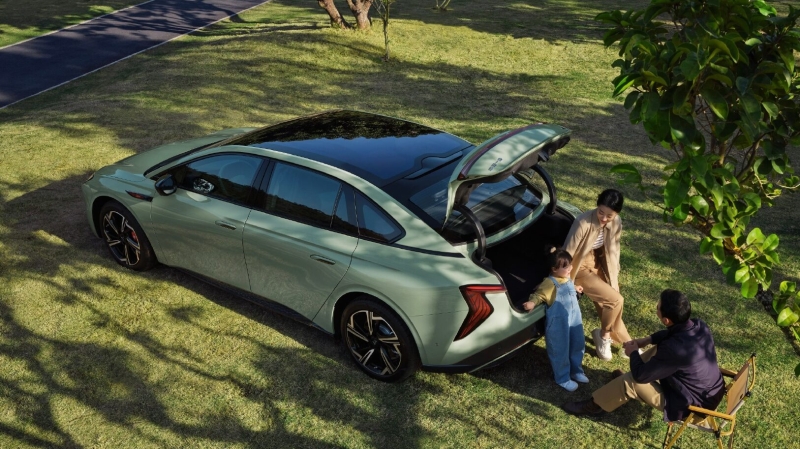 Представлен &laquo;улыбающийся&raquo; электрический седан с большим запасом хода