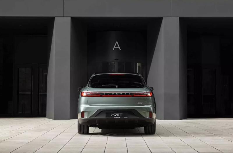 Россиянам раскрыли цены на 585-сильный кроссовер Evolute, но купить новый i-Jet можно с огромной скидкой