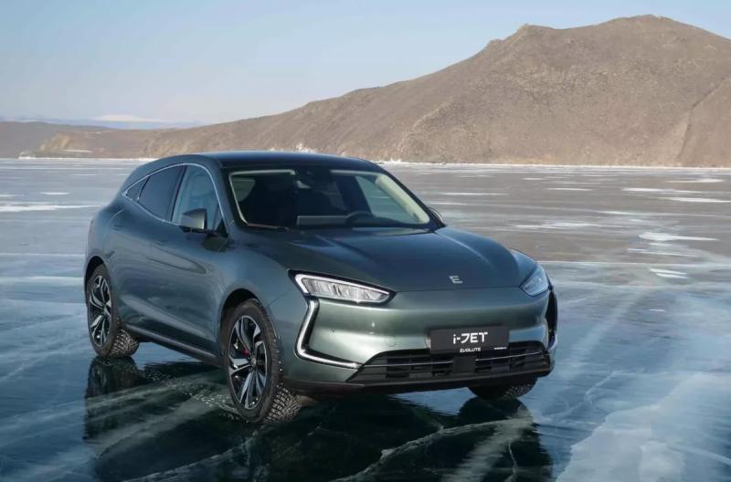 Россиянам раскрыли цены на 585-сильный кроссовер Evolute, но купить новый i-Jet можно с огромной скидкой