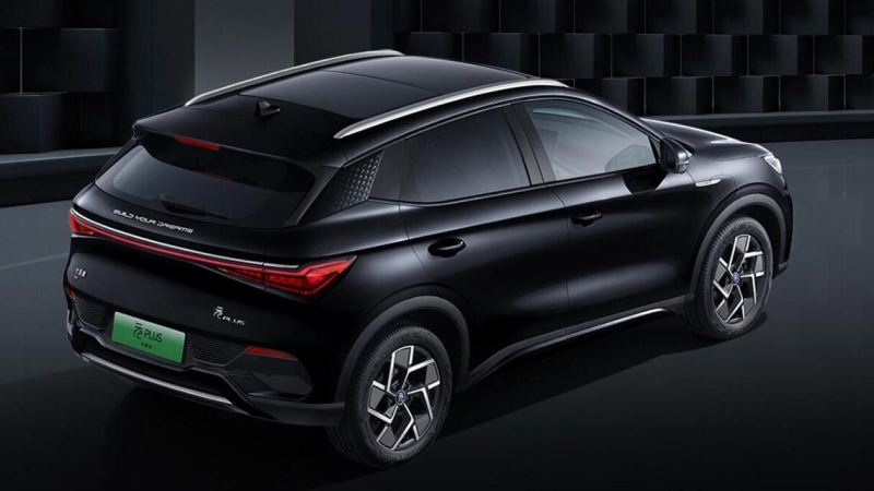 В Китае представили новый современный кроссовер по цене российской &laquo;Весты&raquo;