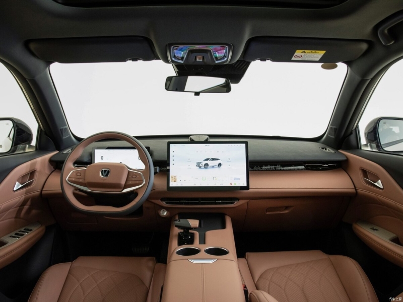 В Китае стартовали "живые" продажи кроссовера Changan Uni-Z: озвучены цены