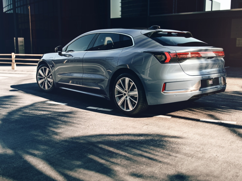 В Москве продают Zeekr 001 с русифицированным интерфейсом от производителя