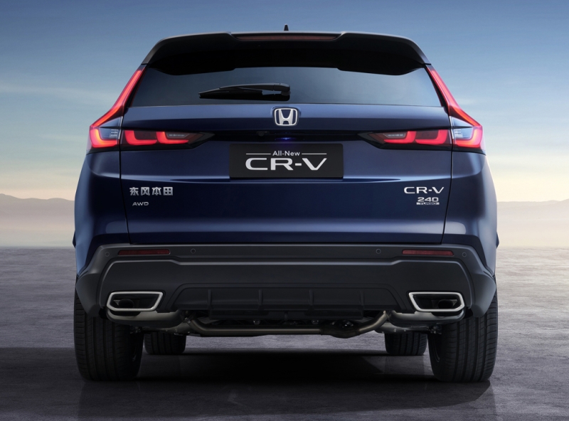 В России кроссовер Honda CR-V подорожал в марте на 300 тысяч рублей