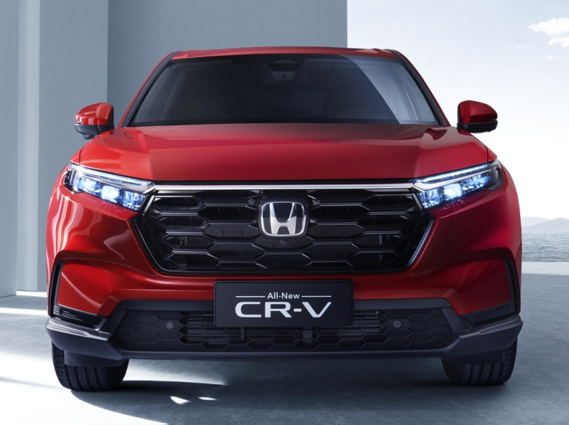 В России кроссовер Honda CR-V подорожал в марте на 300 тысяч рублей
