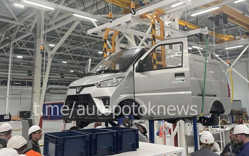 В России начали выпускать электрическую иномарку, но под другим именем: первый Sova 25 уже сошел с конвейера