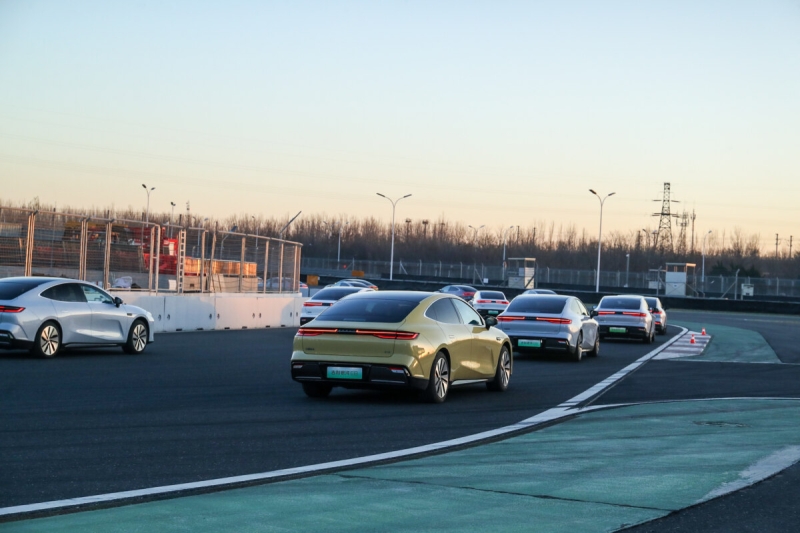 В Россию едет новая и технологичная модель Geely, у которой в Китае не нашли недостатков