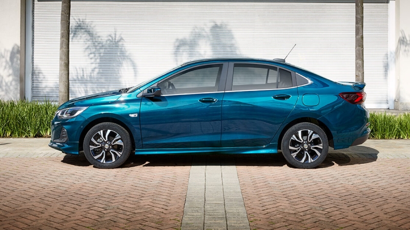 В Россию привезли недорогой американский аналог LADA Vesta. Сколько он стоит