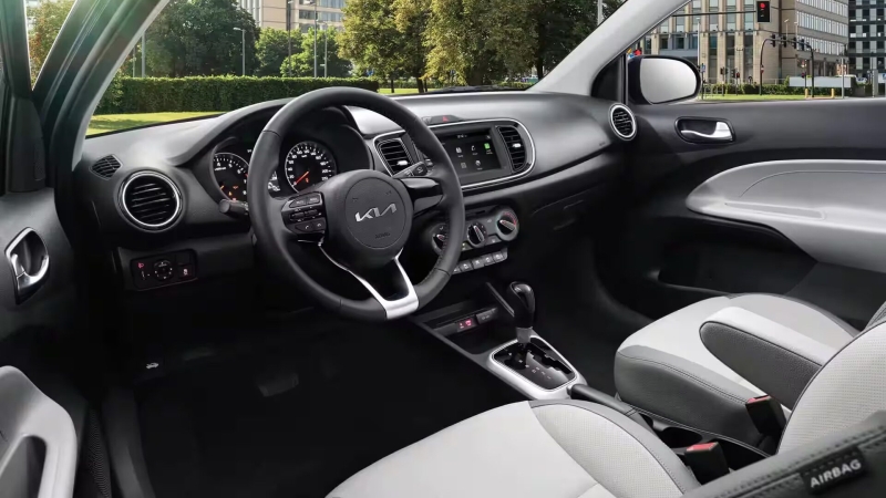 В Россию привезли неубиваемый седан Kia с надежным двигателем, который стоит как &laquo;Лада Веста&raquo;