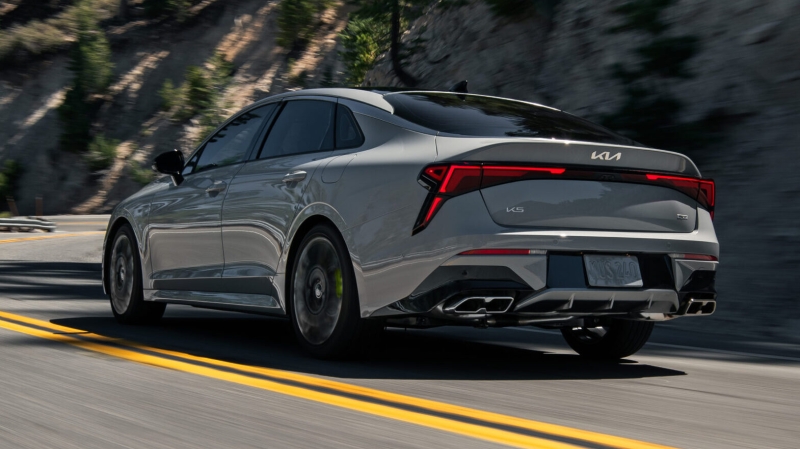 В Россию впервые привезли обновленный KIA K5. Сколько стоит седан с проверенным мотором и классическим &laquo;автоматом&raquo;