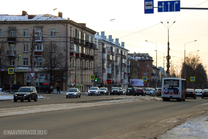 Власти Петербурга решили пересесть на отечественные авто на год раньше