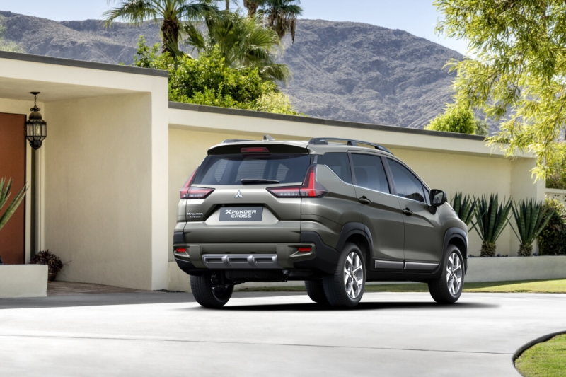 Внедорожный компактвэн Mitsubishi Xpander Cross начали продавать в России