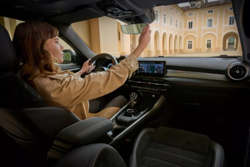 Alfa Romeo представила сразу три модели в новой серии Intensa с уникальным дизайном