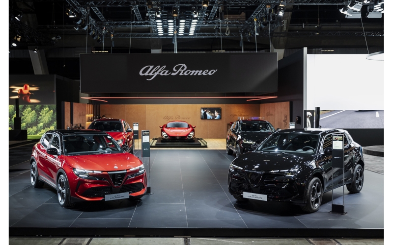 Alfa Romeo Tonale 2025 в версии INTENSA показали на автосалоне