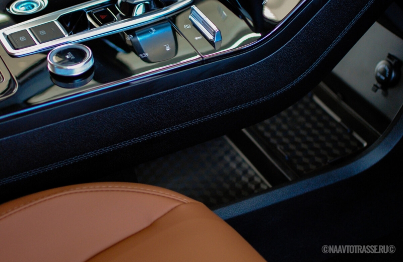 Автоэлектрик объяснил, почему оставленные гаджеты в прикуривателе авто крайне опасны